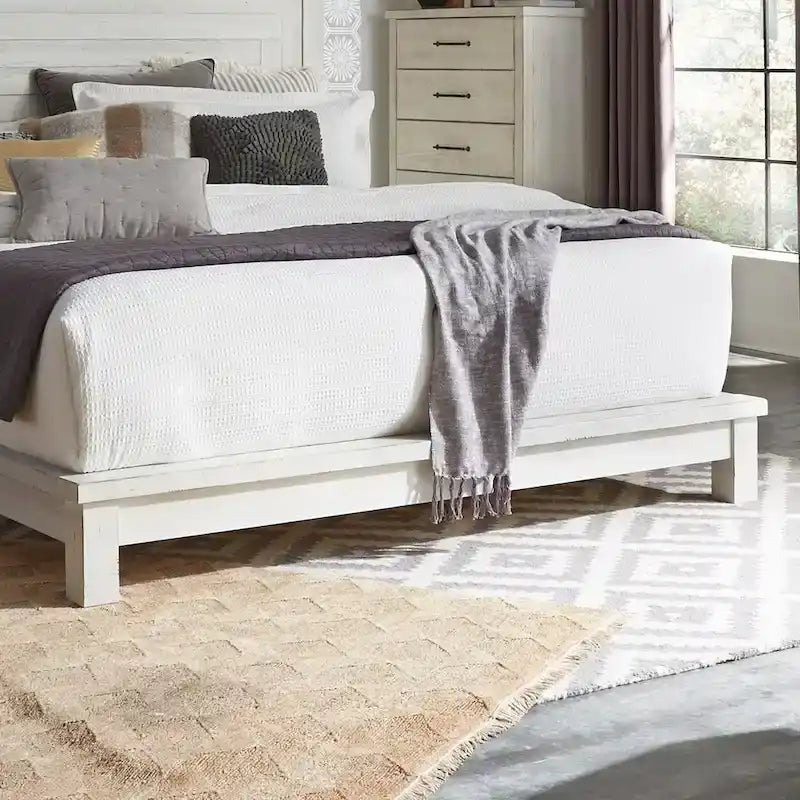 Letto a piattaforma Queen in stile rustico moderno da mercatino dell'usato, bianco anticato