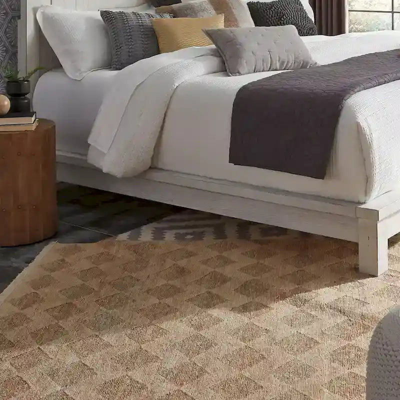 Letto a piattaforma Queen in stile rustico moderno da mercatino dell'usato, bianco anticato