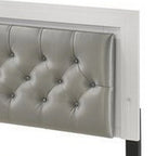 Elegante Letto Matrimoniale Queen Size, Profili LED, Testiera Trapuntata con Bottoni, Bianco