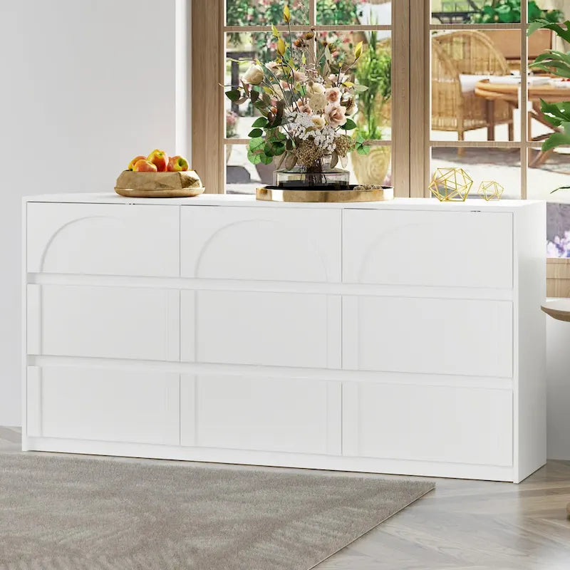Comò bianco a 9 cassetti con design moderno e caratteristiche di sicurezza
