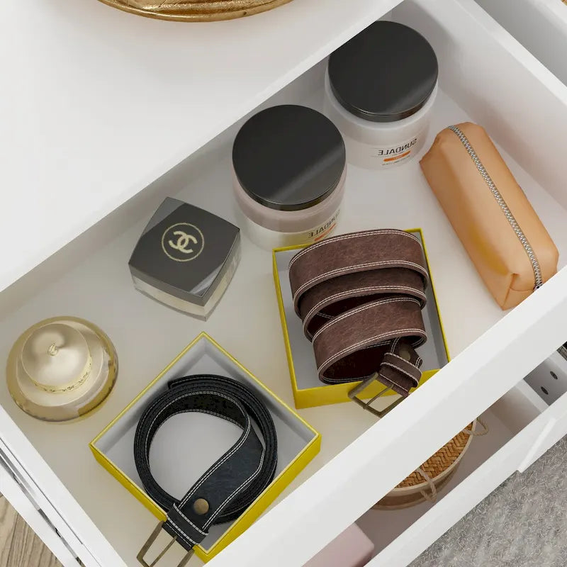Comò bianco a 9 cassetti con design moderno e caratteristiche di sicurezza